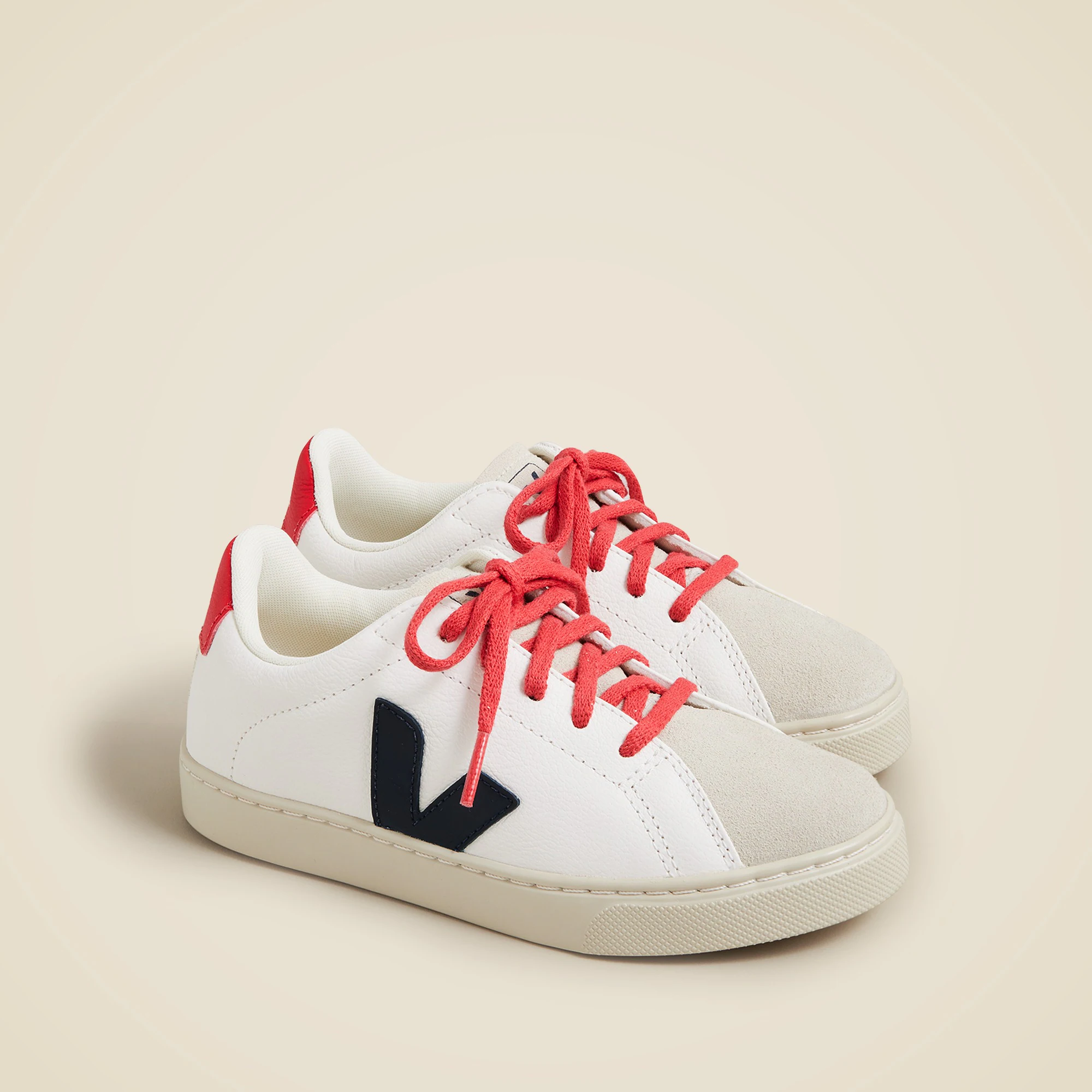 How to lace veja sneakers?